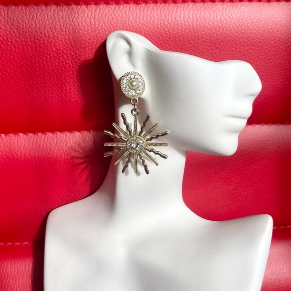 Pearl and Rhinestone Sun Charm Earrings - Picture 5 of 9